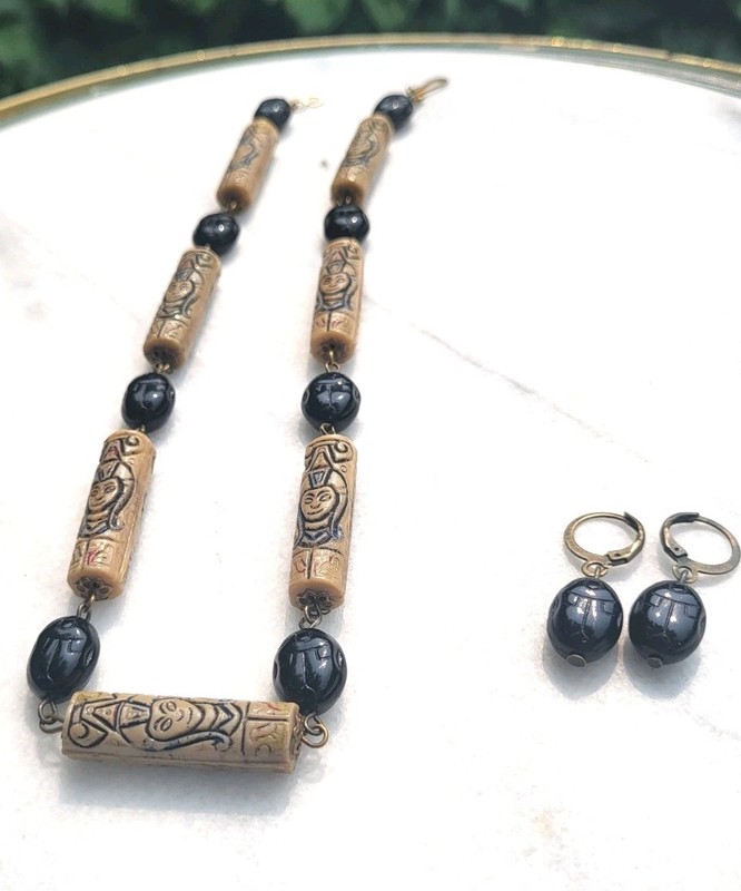OLD VINTAGE EGYPTIAN REVIVAL PAINTED NEFERTITI SCARAB GLASS NECKLACE SET OOAK gallery
