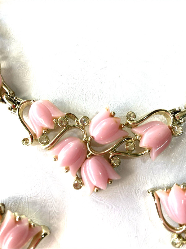 1960'S KRAMER PINK THERMOSET TULIP BEAD 16" CHOKER NECKLACE & Clip On Earrings gallery