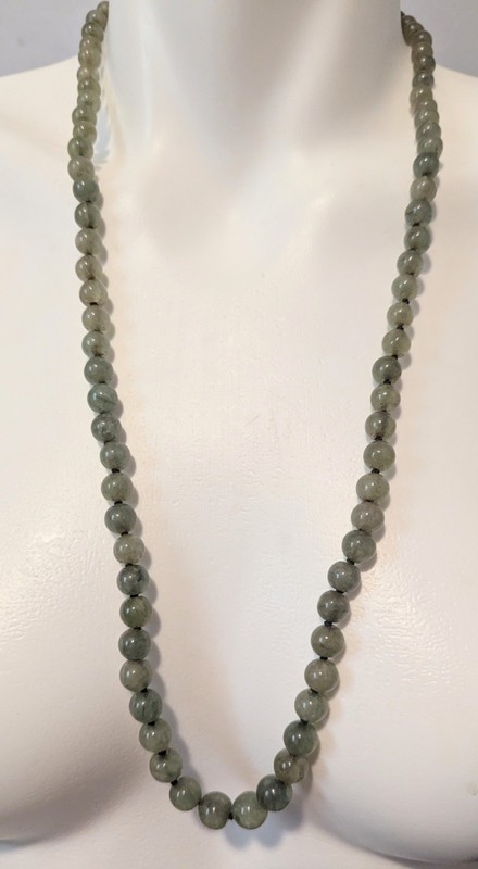 Vtg Green Jade Individually Knotted 29" Graduated Bead Necklace Continuous gallery