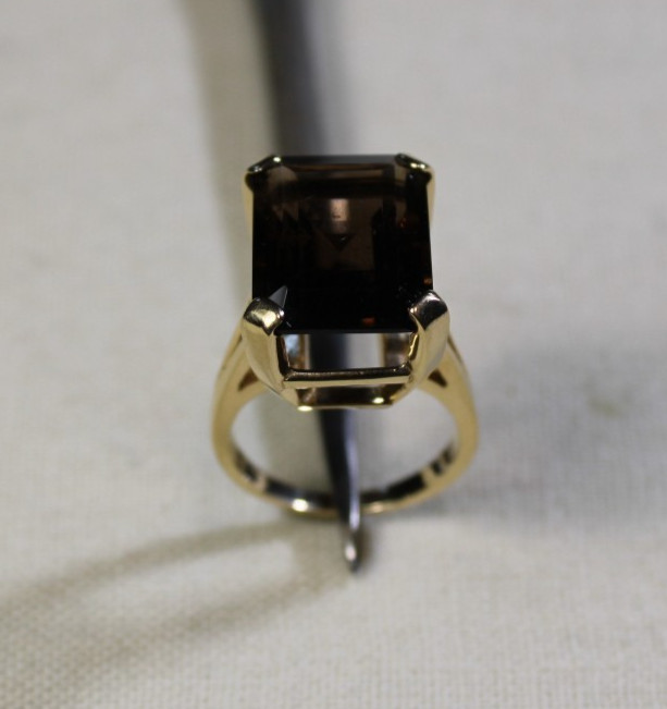 VINTAGE SOLID 14 KARAT GOLD COCKTAIL RING SMOKY QUARTZ 9+ CARATS 5.14 DWT 8 GRAM