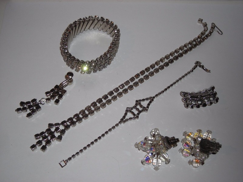 Sparkling Rhinestone Costume Jewelry Expandable Bracelet Earrings Necklace gallery
