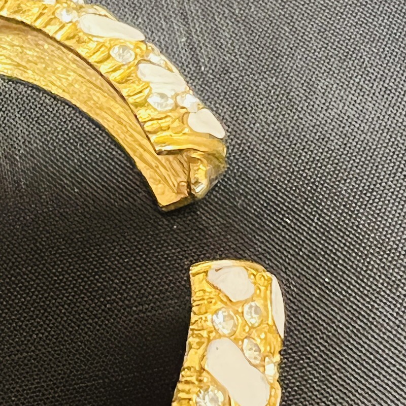 Beautiful Sparkling Flowers Off White Gold Enamel Hinged Bangle Bracelet 4515 gallery