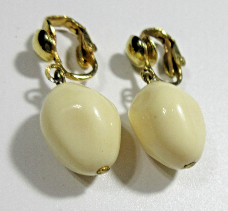 VTG pair off white gold tone drop CLIP ON Earrings fashion Costume jewelry