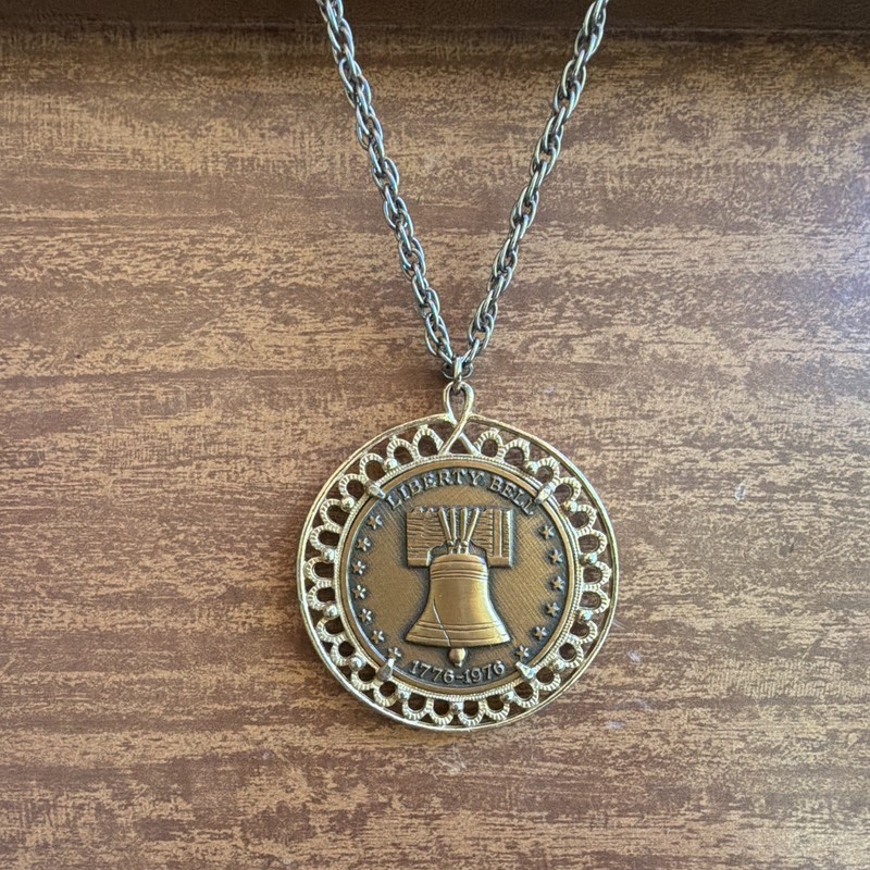 Liberty Bell Coin Pendant Necklace 1776-1976 Cable Chain Gold Silver Tone