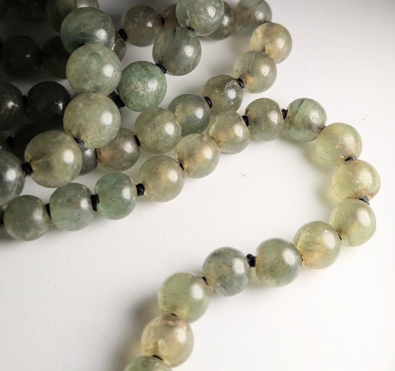 Vtg Green Jade Individually Knotted 29" Graduated Bead Necklace Continuous gallery