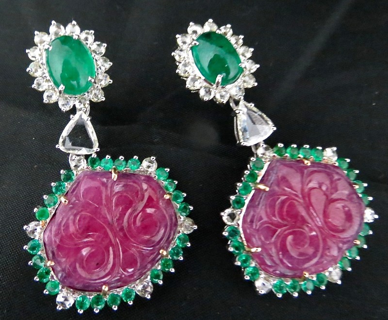 Certified Natural Emerald 169.45ct Ruby Carved Rose Cut Diamond 18k Gold Earring gallery