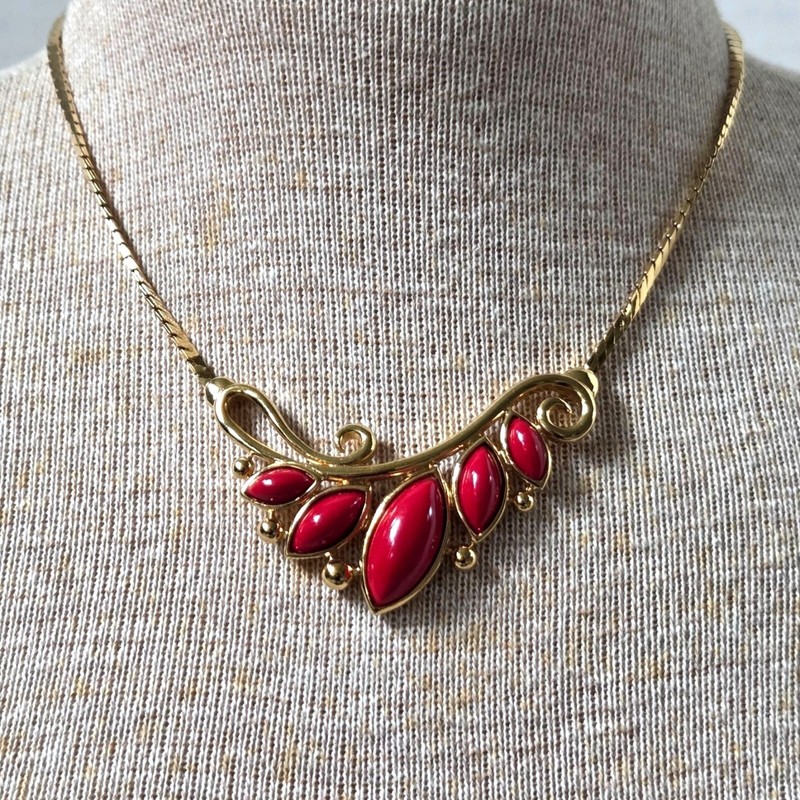 Vintage Trifari Necklace Red Thermoset Leaf Berry Gold Tone Choker 16" Long gallery