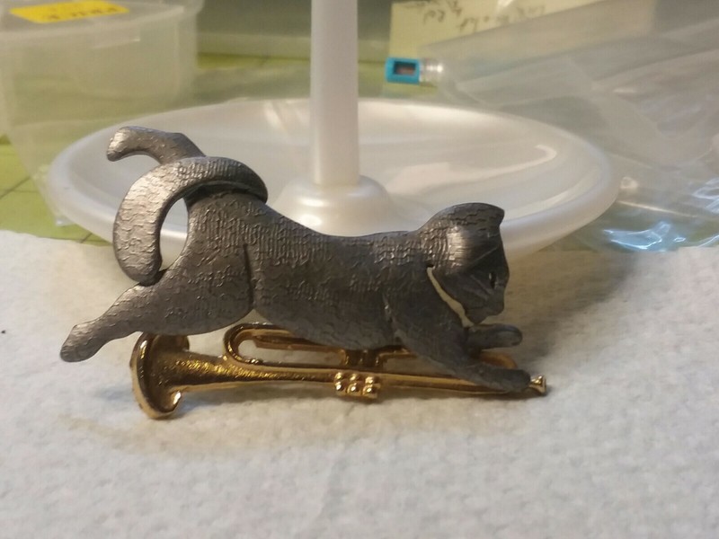 Vintage Jewelry: 2 1/2″ “Ultra ” Cat Brooch 08-01-2020