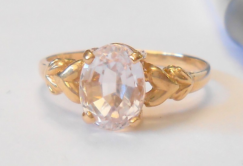 Beautiful 8x6mm Oval Clear Gemstone Solitaire 14K Yellow Gold Ladies Ring Size 6