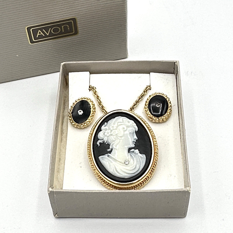 AVON vintage cameo set – brooch/pendant necklace & earrings black white gold
