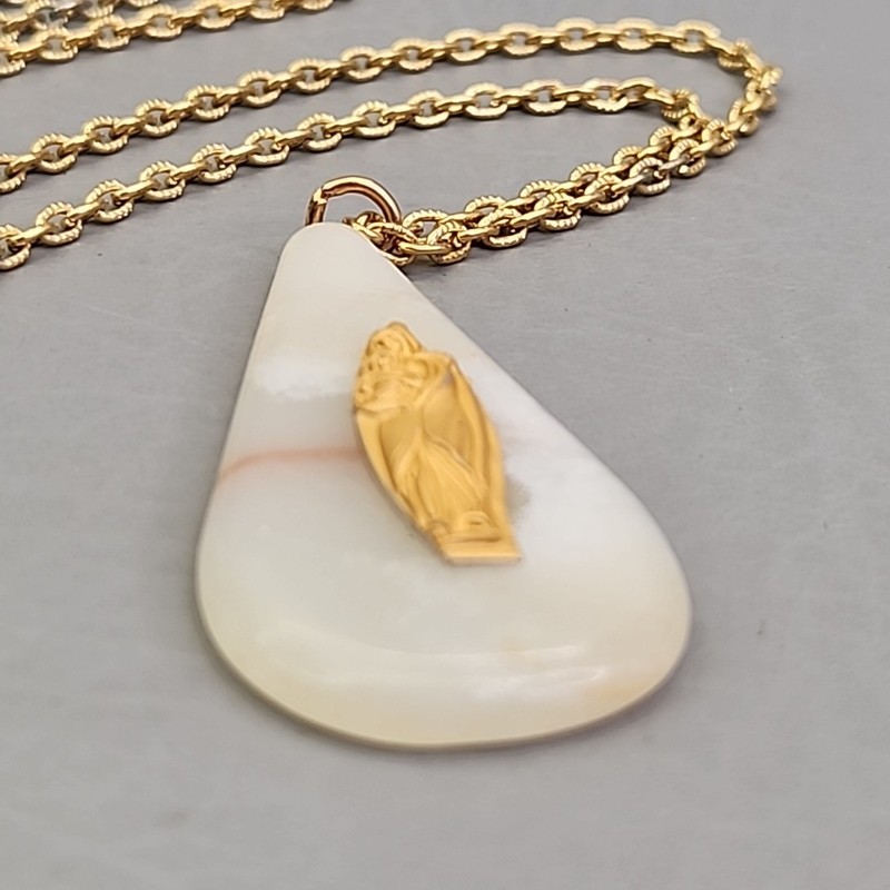 Vintage Agate Mother Mary Necklace Teardrop Stone Cream Gold Tone 23.5" gallery