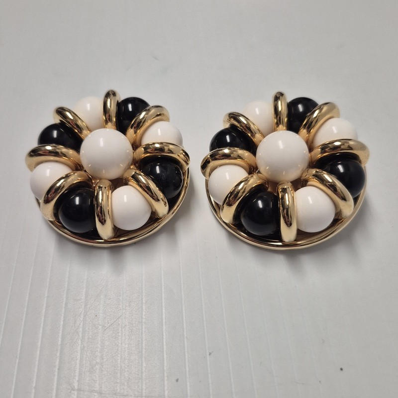 Vtg Black White Gold-tone Large Lucite Statement Round Clip-On Earrings gallery