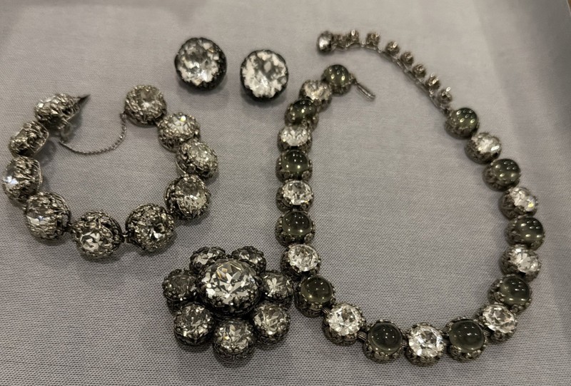 VTG KRAMER NY Round Crystals Rhinestone Chunky Art Deco Design Set Of 4 Pieces