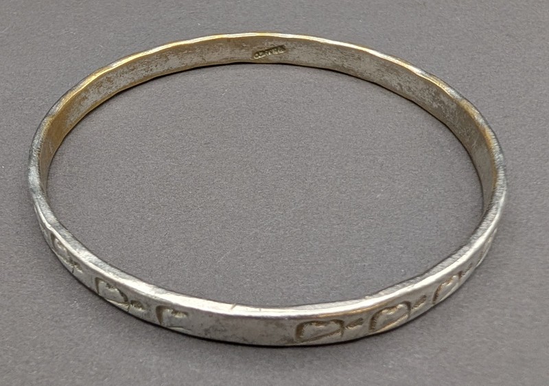 Vintage Taxco Mexico 925 Sterling Silver Heart Bangle Bracelet 19g gallery