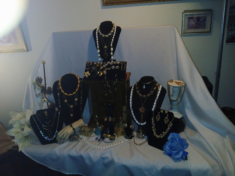 Vtg Treasure Jewelry Box Lot Various Signed & Unsigned High End Pieces Costum gallery