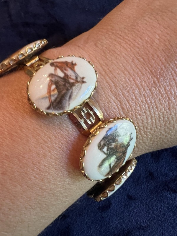 Vintage Equestrian Horse Cabochon Link Bracelet Gold Tone Western Estate Cameo