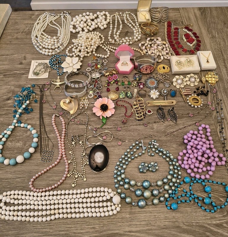 Estate Costume Jewelry Lot Vintage and Mod Super Pretty Varieties unsigned