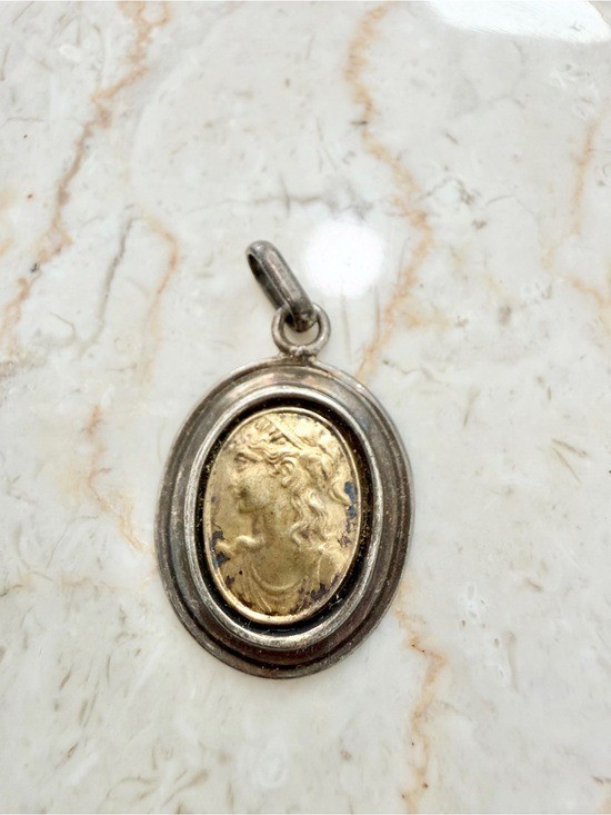 Vintage 925 Italy Sterling Silver & Gold Vermeil Nude Goddess Cameo Pendant