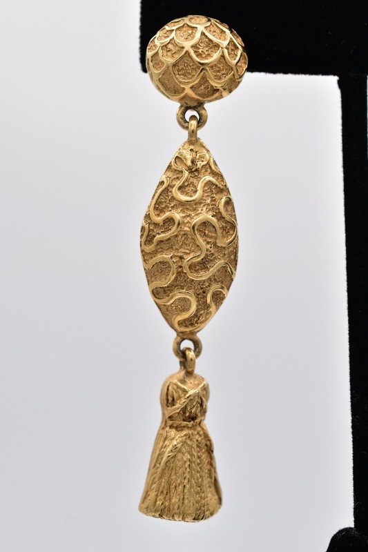 Erwin Pearl Vintage Gold Tassel Clip On Earrings Textured Statement Signed BinAV gallery