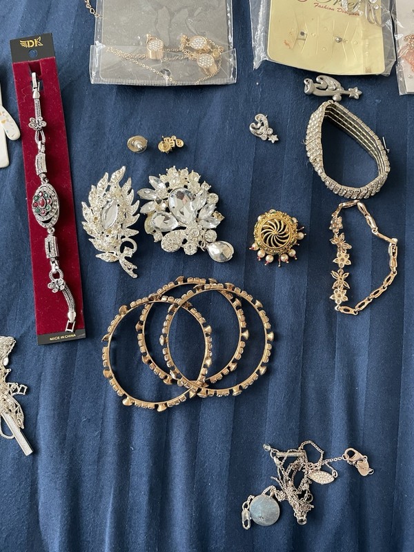Huge!! Vintage Gold Jewelry Lot- Unsearched/UNTESTED-scrap/wear? gallery