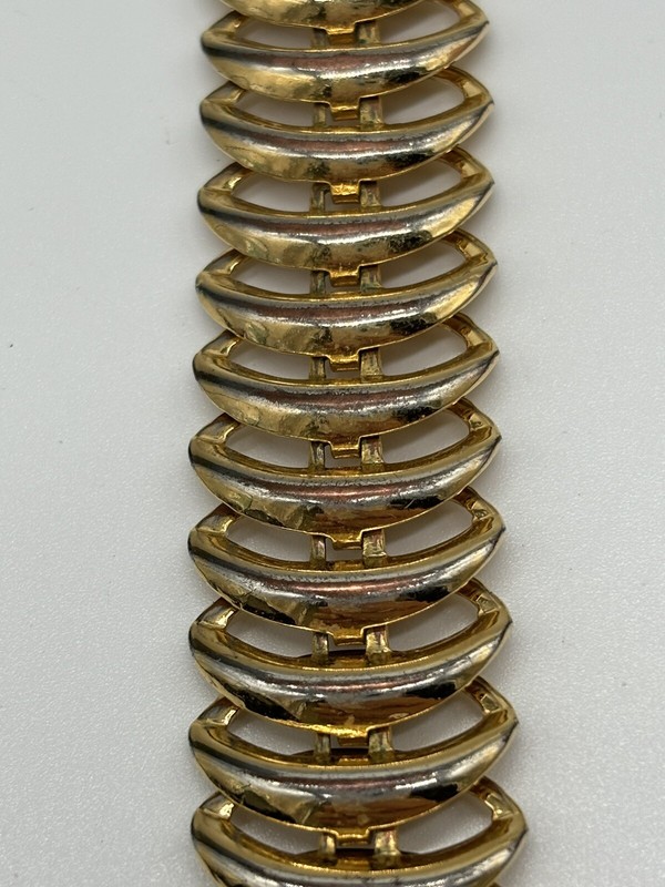 Vintage Gold Tone Interlock Chain Rounded Link Bracelet 7” Fold Over Snap Clasp gallery