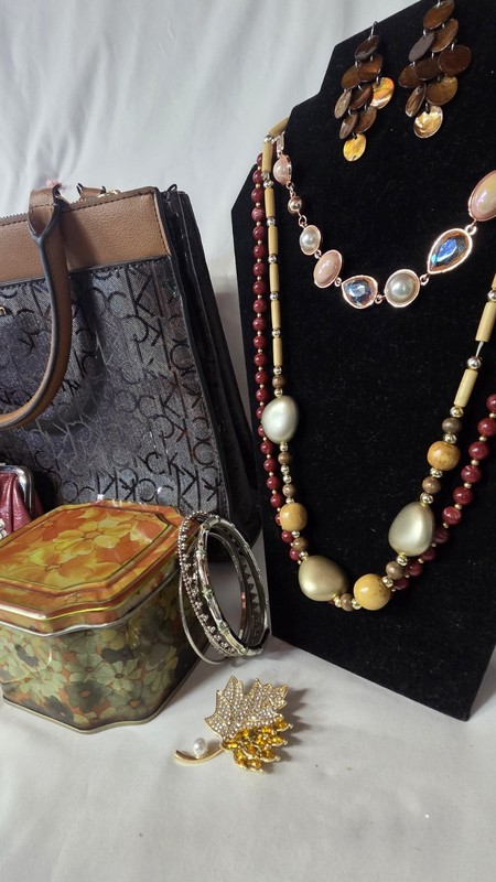 Grandma's Estate; Jewelry, Trinkets, & Extra Fun Junk! Lot #140 gallery