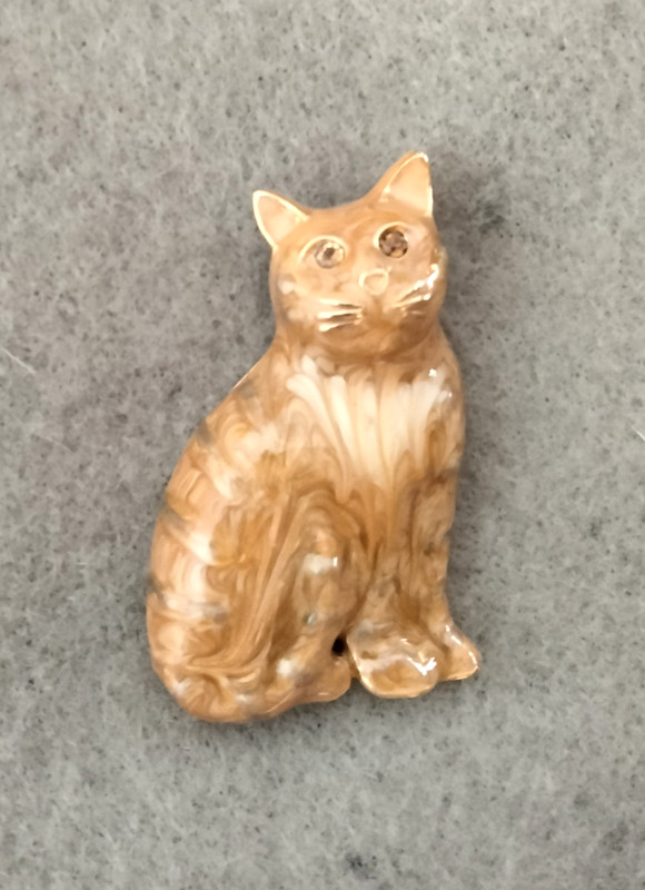 Vintage Enameled Cat Brooch (140 - 2223) gallery
