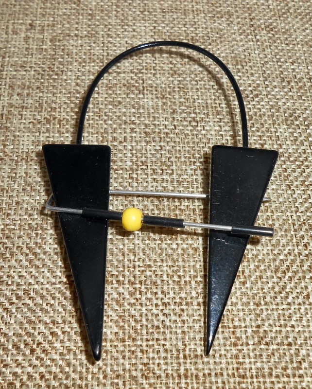 Vintage Artisan? Modernist Geometric Brooch Pin Black & Yellow Plastic J39