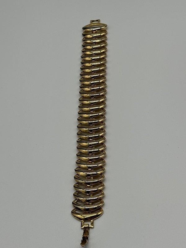 Vintage Gold Tone Interlock Chain Rounded Link Bracelet 7” Fold Over Snap Clasp gallery