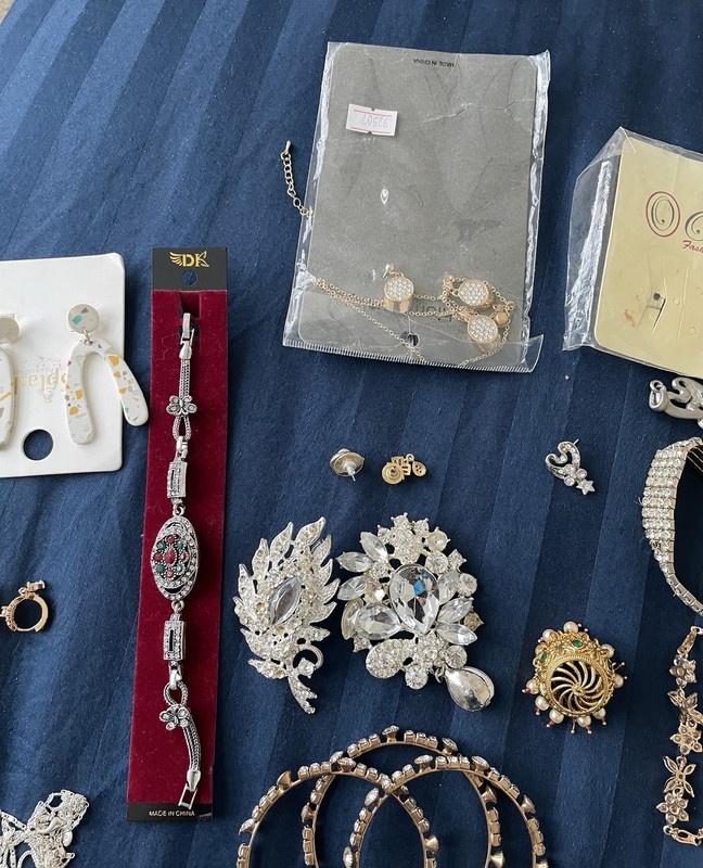 Huge!! Vintage Gold Jewelry Lot- Unsearched/UNTESTED-scrap/wear? gallery
