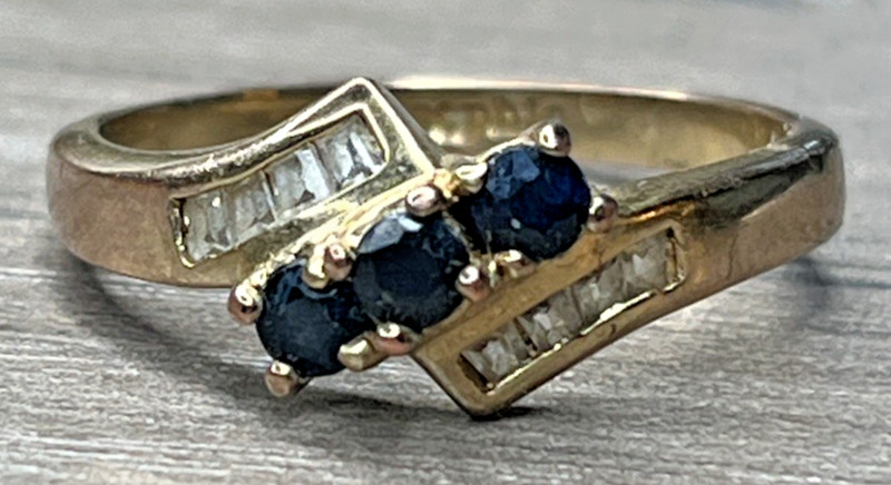 Vintage Lia Sophia Elegant Chic Black & White CZ Gold Tone Bypass Ring SZ 9.25