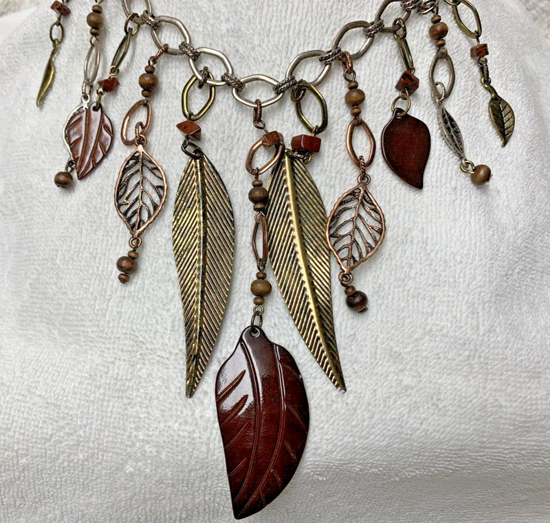 Antiqued Gold / Copper Tone Dangle Leaf Charm Focal Bib Statement Necklace n90