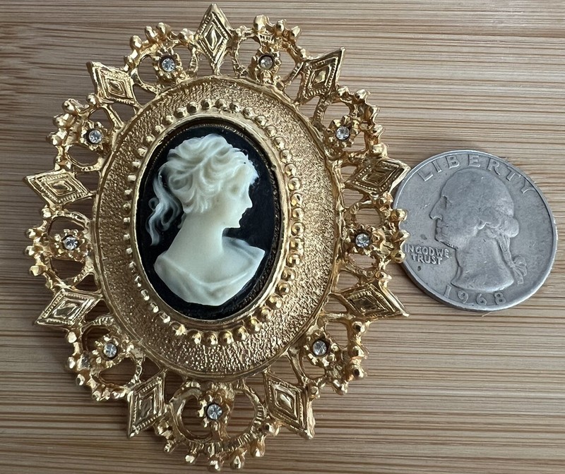 Vintage Cameo Black White In Gold Tone Rhinestone Victorian Style Brooch gallery