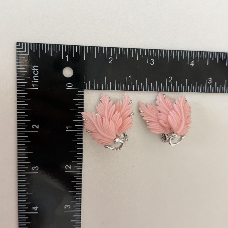 Vintage Pink Lucite Thermoset Leaf Set Clip On Earrings Necklace Spring Pastel gallery