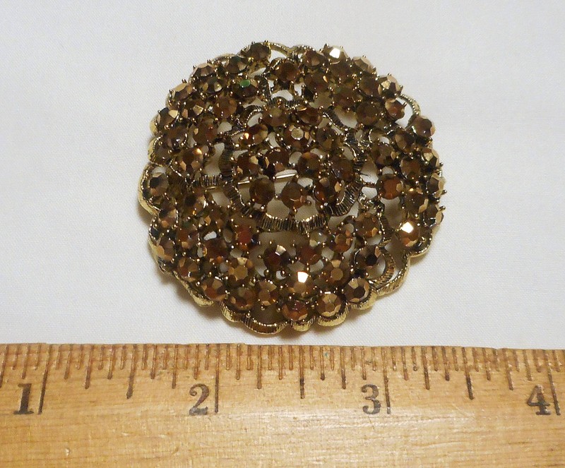 Vintage Weiss Round Dome Shaped Brooch Champagne Rhinestones & Goldtone Metal