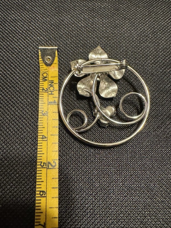 Lot Of Five (5) Rhinestone or Faux Pearl Brooches gallery