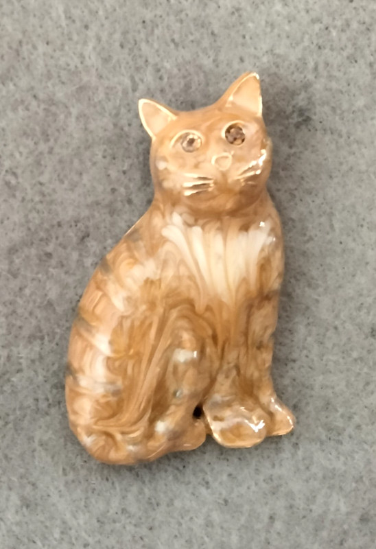 Vintage Enameled Cat Brooch (140 - 2223) gallery