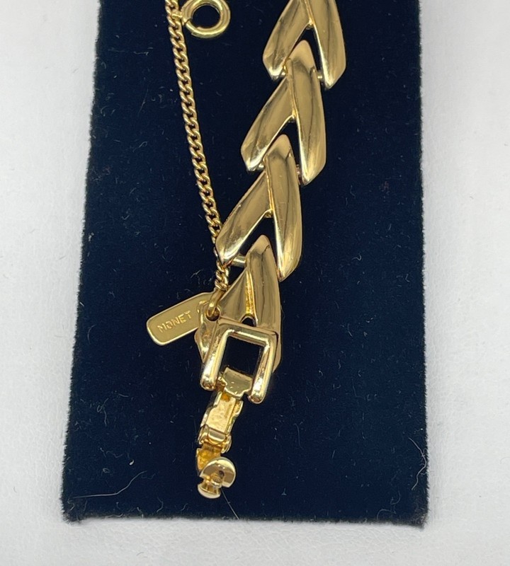 Vintage Monet Gold-Tone Chevron Link Bracelet Fold-Over Clasp Safety Chain EUC gallery