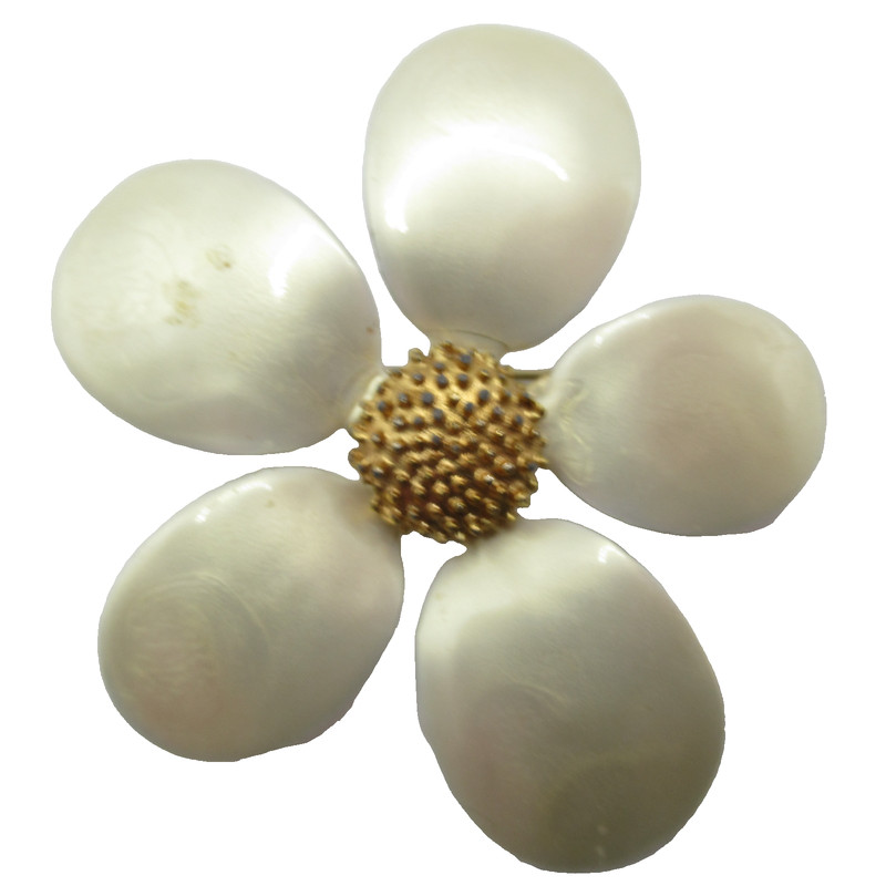 Flower Enamel Off White Light Beige Color Gold Tone Metal Brooch Pin Vintage MCM