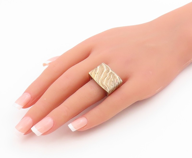 925 Sterling Silver Vintage Ring ITAOR Textured Wave Signet Sz 8.5 RG34642 gallery