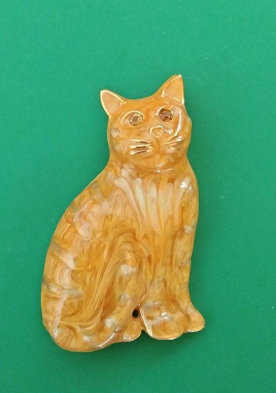 Vintage Enameled Cat Brooch (140 – 2223)