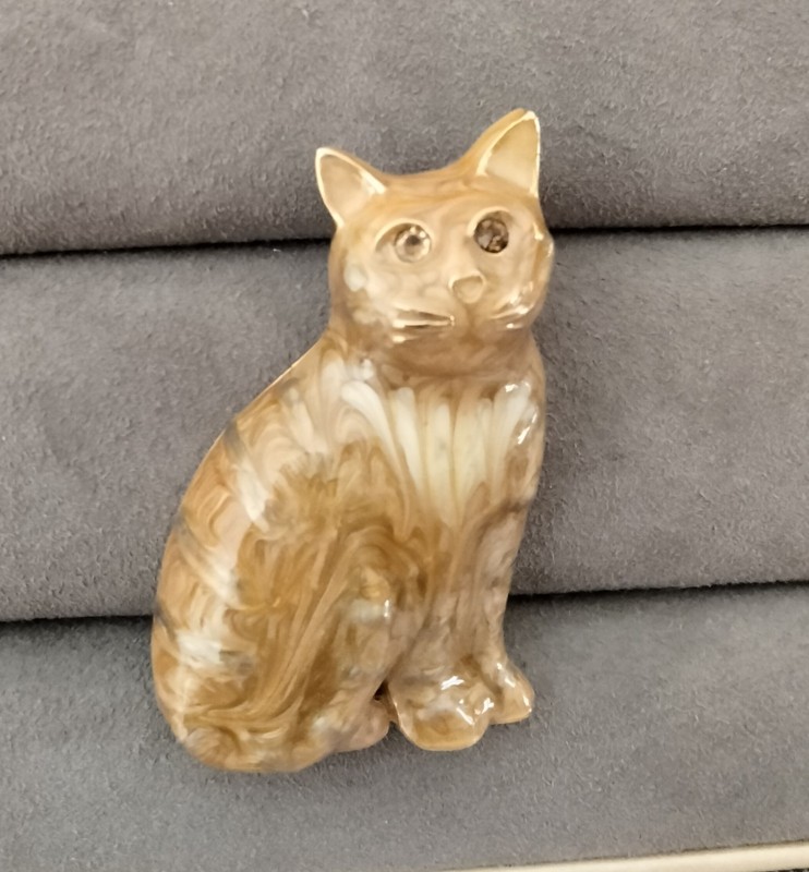Vintage Enameled Cat Brooch (140 - 2223) gallery