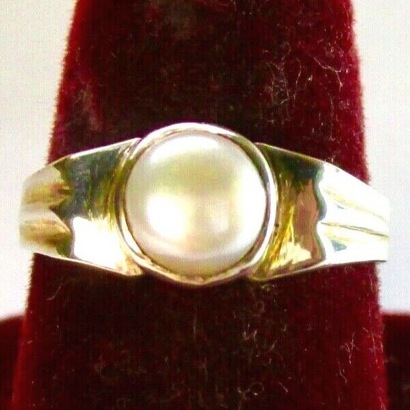 Beautiful 925 Sterling Silver Ring, With 7 mm White Pearl, Size 0