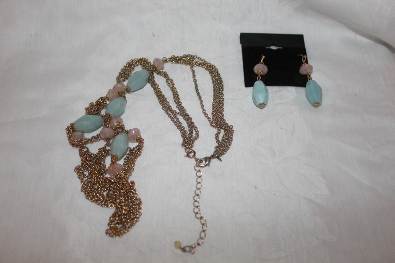 Vintage NWT Signed "GATSBY" style Necklace 34in + 3in extender and Earrings. NWT gallery