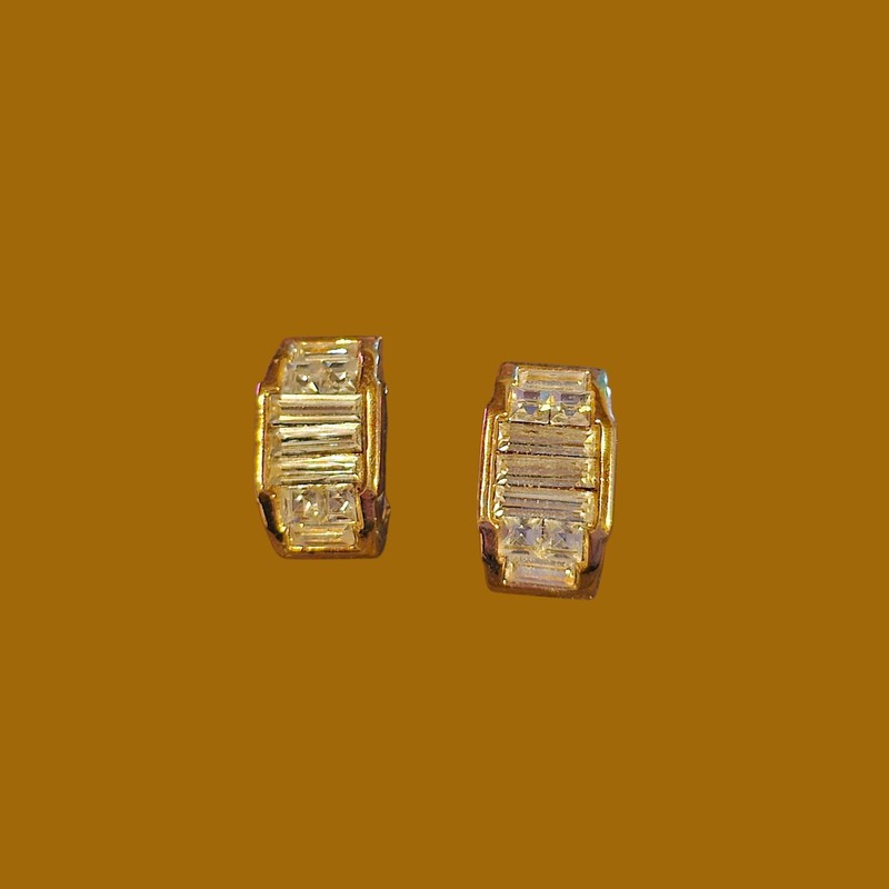 ​Vintage Gold Tone Baguette and Princess Cut Crystal Channel Set Clip On Earring
