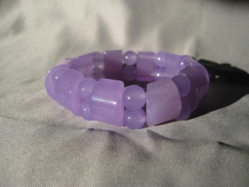 Colorful Fun Lavender Purple Jade strung on stretchy cord. 3/4″ W Bracelet 18