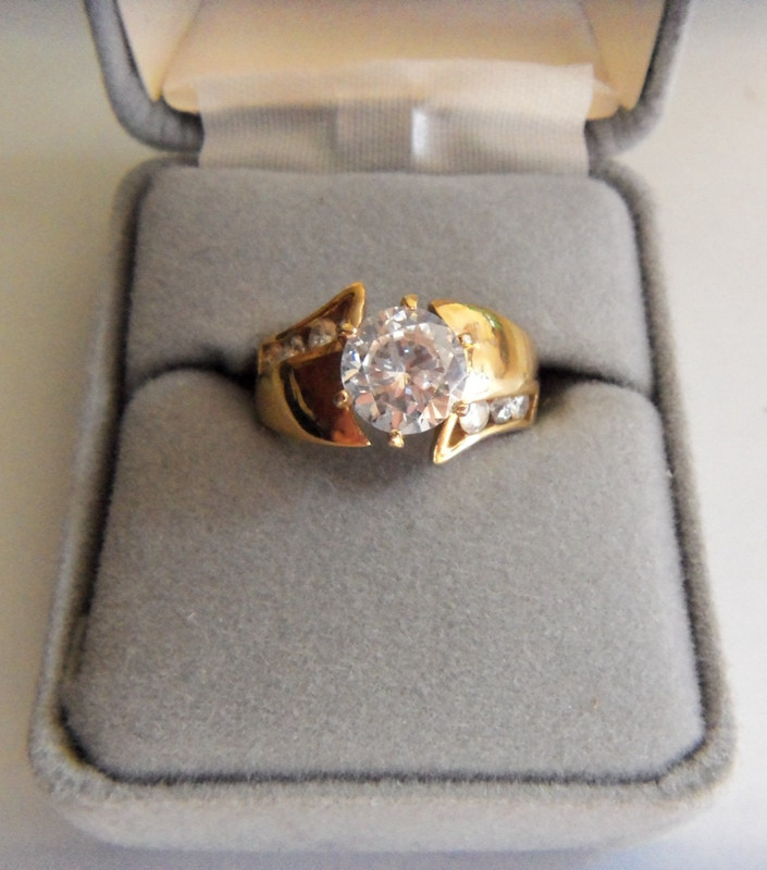18k GE Ring w/Large CZ Stone & Side Channel Set Stones Size 7 RSC VERY NICE
