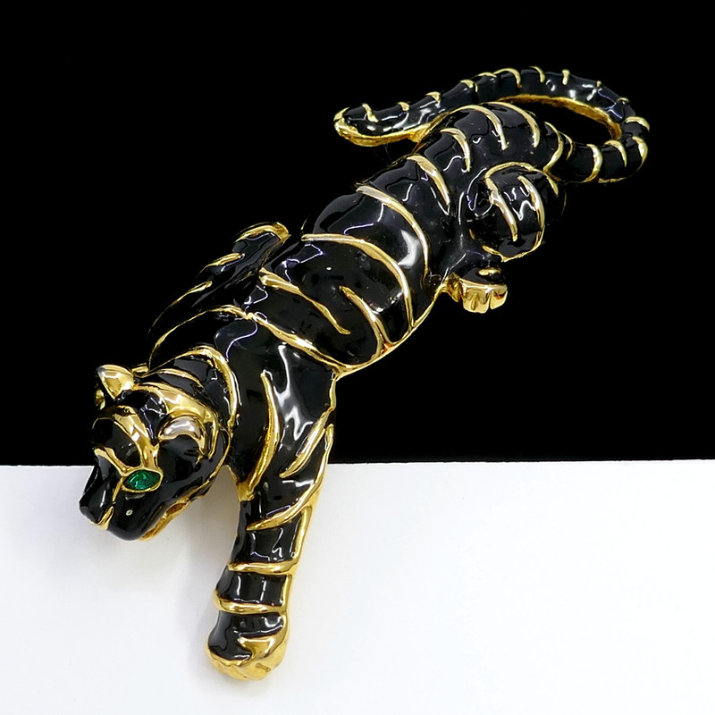 VINTAGE CROUCHING TIGER BLACK ENAMEL GOLD-TONE BROOCH PIN GREEN RHINESTONE EYES