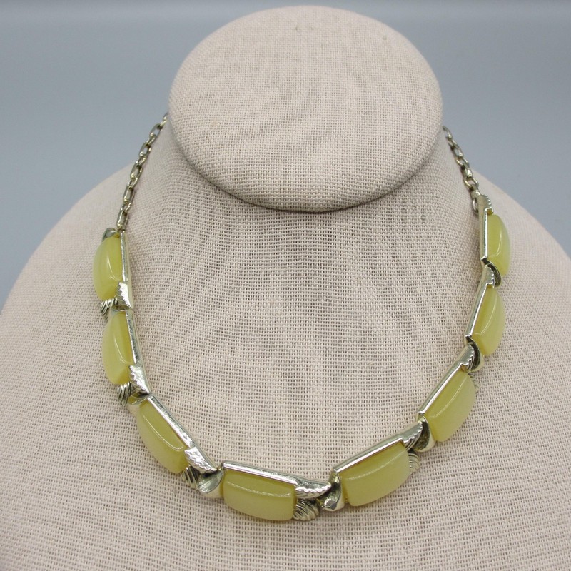 Vintage Thermoset Necklace Pale Yellow Lucite Choker Collar Gold Tone 15″