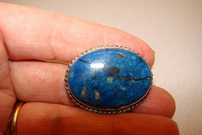 BEAUTIFUL VINTAGE BLUE LAPIS LAZULI STONE SILVER BROOCH gallery